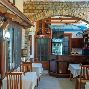 vila-korani.hotels-in-tirana.com/